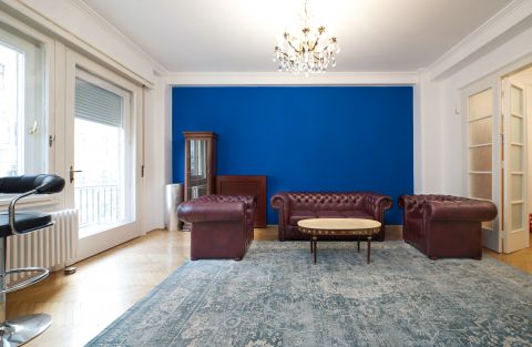 Eladó Lakás 1055 Budapest 5. kerület , Eladó az 5.kerületben a Dunához közel egy erkélyes lakás