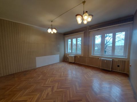 Eladó Iroda 5000 Szolnok 