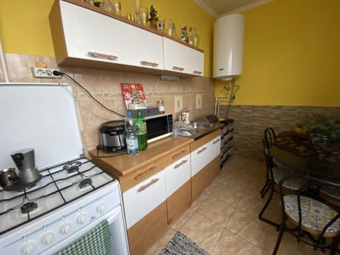 Eladó Lakás 6090 Kunszentmiklós Petőfi lakótelepen, 2 szobás, erkélyes, szép lakás eladó