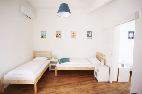 Eladó Ház 8200 Veszprém , belváros közeli ház apartmannal