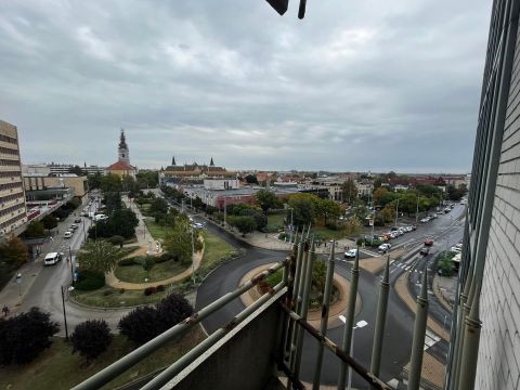 Eladó Iroda 6000 Kecskemét , VÁROSRA néző panorámával rendelkező, liftes házban található 2 db 128 m2-es iroda!