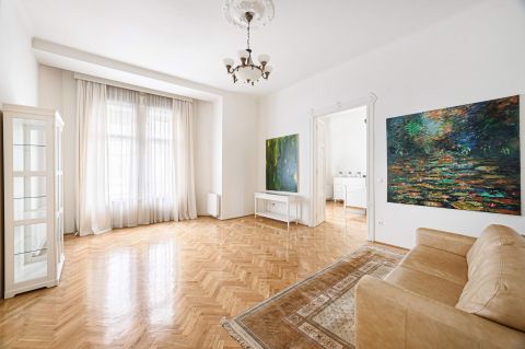Eladó Lakás 1077 Budapest 7. kerület , Zsinagógánál, 4 külön nyíló szobás, felújított