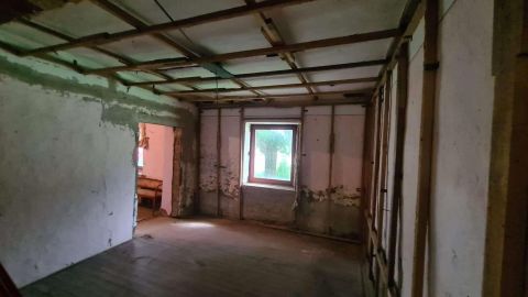Eladó Ház 5900 Orosháza Orosházán a Szentesi úton Gyopárosfürdö mellett eladó egy 1423 m2 telek egy kis házzal. 