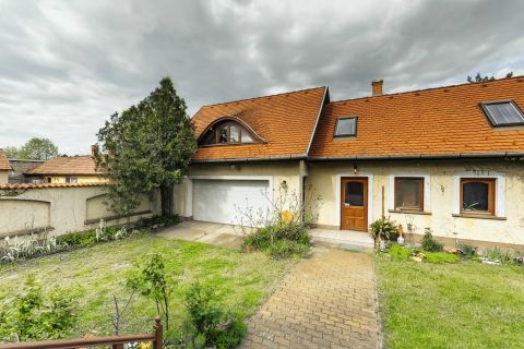 Eladó Ház 6050 Lajosmizse KÉTRENDBELI CSALÁDI HÁZ LAJOSMIZSE KEDVELT RÉSZÉN!