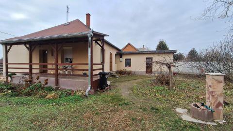 Eladó Ház 2459 Rácalmás , Buszmegálló közelében