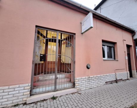 Eladó Üzlethelyiség 2534 Tát 