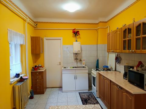 Eladó Ház 2740 Abony Abonyban központtól 5 percre 4 szobás 142nm-es Csokra alkalmas ház eladó!