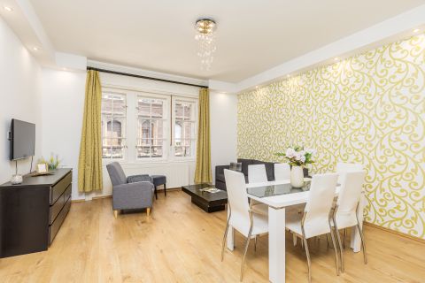 Eladó Lakás 1073 Budapest 7. kerület , Kertész utcában - nappali + két háló, szép házban,airbnb 