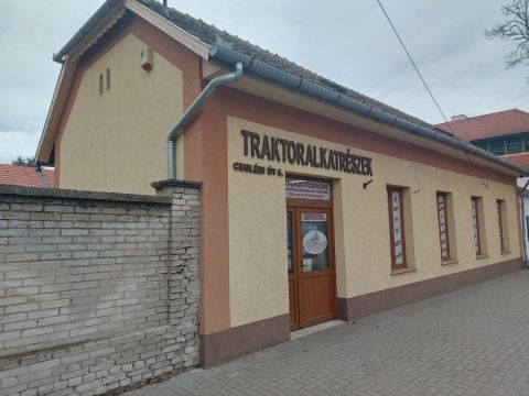Eladó Üzlethelyiség 2750 Nagykőrös 