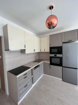Eladó Lakás 7632 Pécs , Kertvárosban felújított 3 szobás erkélyes lakás