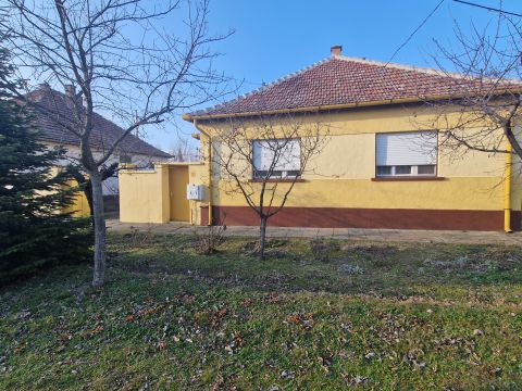 Eladó Ház 6435 Kunbaja , Központban