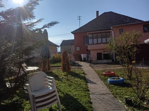 Eladó Ház 8130 Enying , Enying Balatonbozsok Aldi parkoló