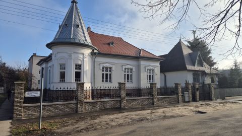 Eladó Ház 6000 Kecskemét , KURIÓZUM újjáépített villaépület a VILLANEGYEDBEN!
