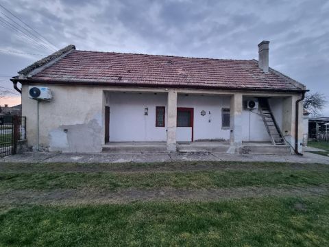 Eladó Ház 8541 Takácsi , 8541 Takácsi, Csendes