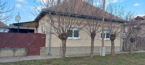 Eladó Ház 5451 Öcsöd , 5451 Öcsöd, Nagyon jó központi