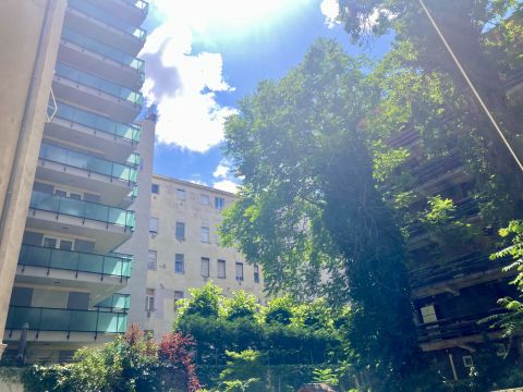 Eladó Lakás 1132 Budapest 13. kerület , Újszerű legfelső emeleti 2 háló nappali 