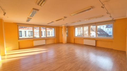 Eladó Iroda 6000 Kecskemét Belvárosi panorámás 113,62 nm-es iroda, irodaházban.