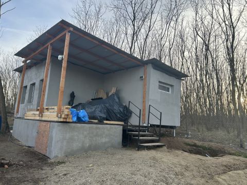 Eladó Mezőgazdasági 2100 Gödöllő , Szárítópusztán  45 m2 es hétvégi ház 
