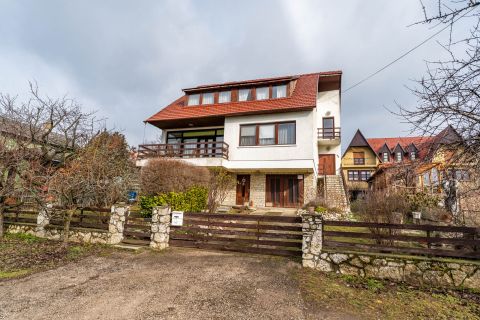 Eladó Ház 8000 Székesfehérvár 