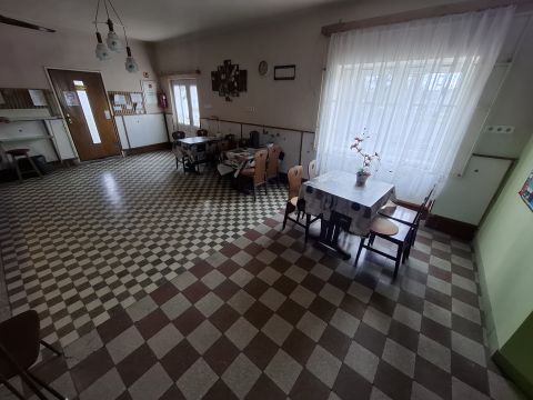 Eladó Vendéglátás 6111 Gátér , Vendéglőként, üzletként használható épület