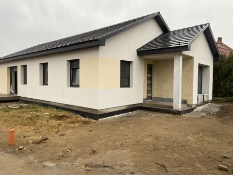 Eladó Ház 2373 Dabas Kertvárosi,csendes,nyugodt környezet.