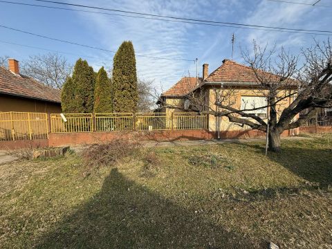 Eladó Ház 6041 Kerekegyháza , NAPPALI + 3 SZOBÁS CSALÁDI HÁZ ELADÓ