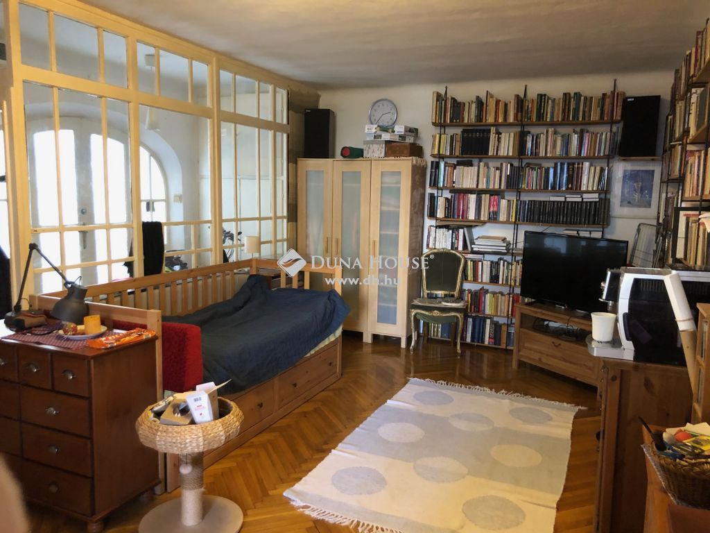 1088 Budapest 8. kerület , PALOTANEGYEDBEN, MIKSZÁTH KÁLMÁN TÉR MELLETT, EGYEDI LAKÁS — 1/23