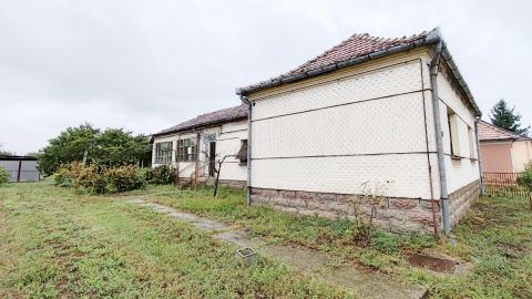 Eladó Ház 7515 Somogyudvarhely , Somogyudvarhely falujának mellékutcájában nagy családi ház! 