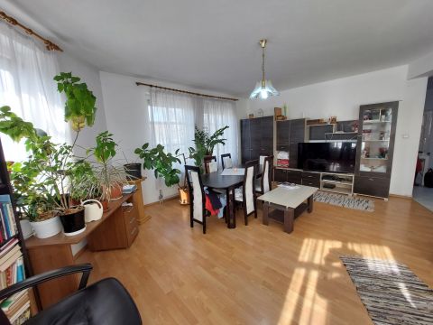 Eladó Lakás 6500 Baja , Belváros