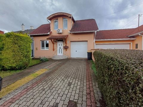 Eladó Ház 3580 Tiszaújváros , 3580 Tiszaújváros, Kertváros