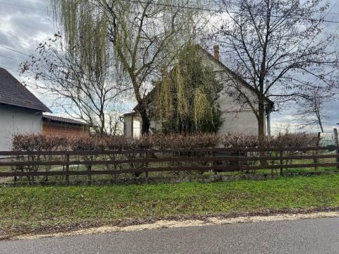 Eladó Ház 2766 Tápiószele , 2766 Tápiószele, vasútállomás