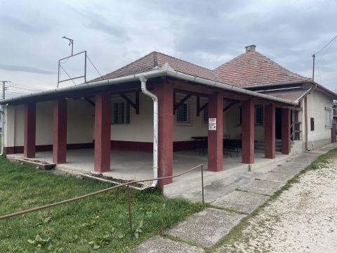 Eladó Vendéglátás 2465 Ráckeresztúr , Kiváló helyen