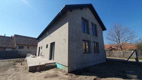 Eladó Ház 2760 Nagykáta , Szent István Király Étteremtől nem messze