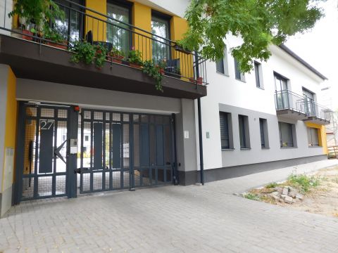 Kiadó Lakás 6000 Kecskemét , Első emeleti, nappali+2 szobás új lakás beállóval KIADÓ