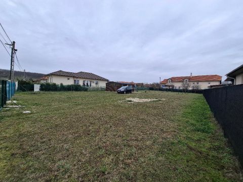 Eladó Telek 2458 Kulcs 2458 Kulcs, Családi házas