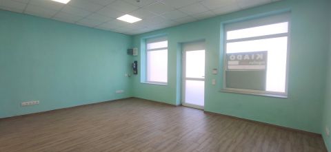 Eladó Üzlethelyiség 1161 Budapest 16. kerület , Rákosi úton teljes körűen felújított, 41 m2-es üzlet.
