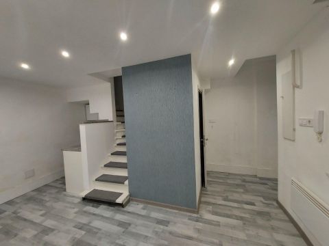 Eladó Lakás 1073 Budapest 7. kerület belső udvaros, galériás felújított ingatlan