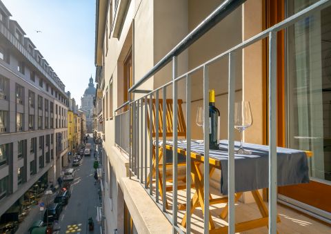 Eladó Lakás 1065 Budapest 6. kerület , OPERA mellett a Lázár utcában