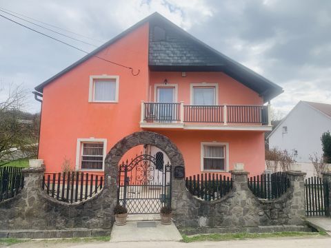 Eladó Ház 2533 Bajót Sürgősen eladó egy gyorsan költözhető, jó állapotú otthon!