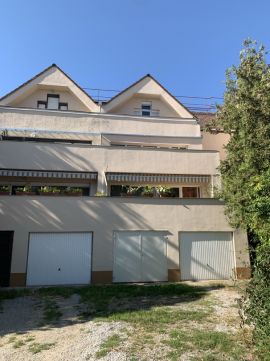 Eladó Parkoló 7624 Pécs , ELADÓ NAGYMÉRETŰ GARÁZS A JAKABHEGYI ÚTON!
