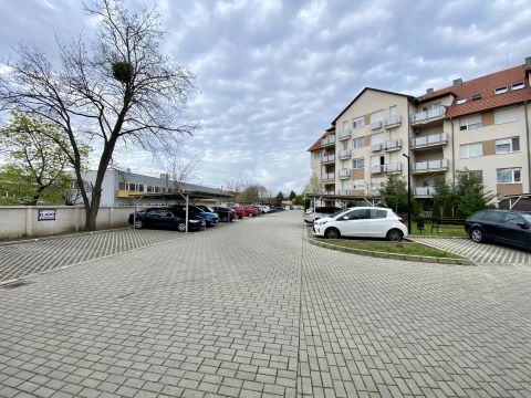 Eladó Parkoló 1184 Budapest 18. kerület Reviczky-Liget lakóparkban, felszíni beálló E11