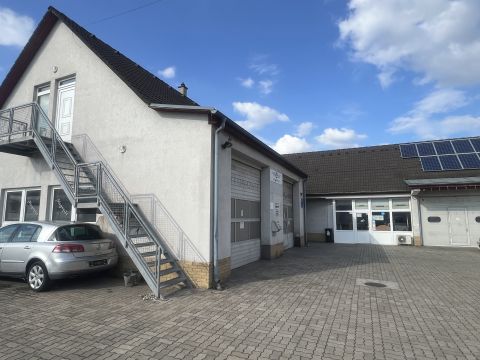 Eladó Üzlethelyiség 2400 Dunaújváros bejáratott autómosó