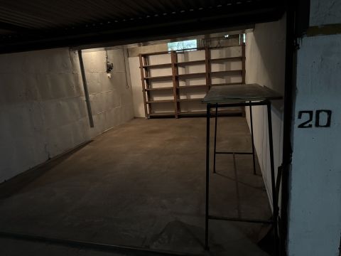 Eladó Parkoló 6000 Kecskemét Belvárosban NAGY méretű(21nm-es) önálló garázs eladó!