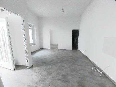 Eladó Lakás 3200 Gyöngyös , Padlófűtéses, napelemes lakás belvárosban eladó!