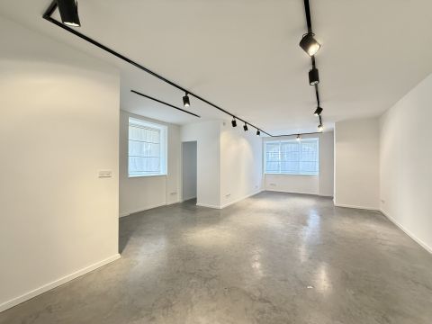 Eladó Üzlethelyiség 1062 Budapest 6. kerület , Eladó VI kerület igényesen felújított Stúdiólakás 