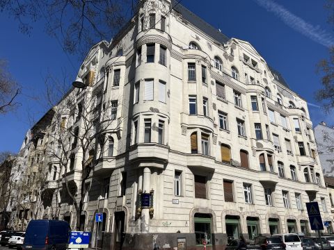 Eladó Lakás 1055 Budapest 5. kerület Ritkaság! Falk Miksa utca 4. emelet, 2 erkély, 221 nm Eladó