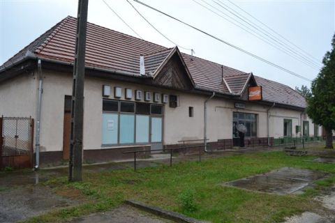 Eladó Üzlethelyiség 6070 Izsák 