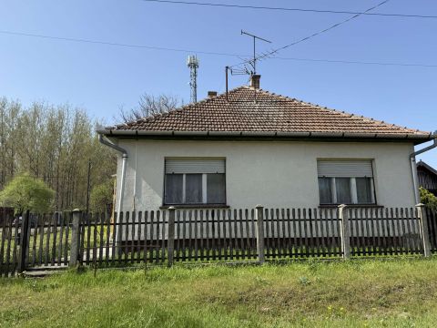 Eladó Ház 2768 Újszilvás 
