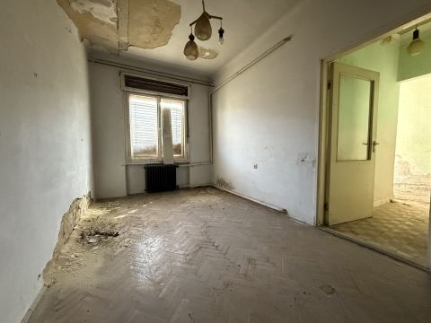 Eladó Ház 6000 Kecskemét Kecskeméten Kósafaluban 680 m2-es sarki telken felújítandó családi ház eladó 