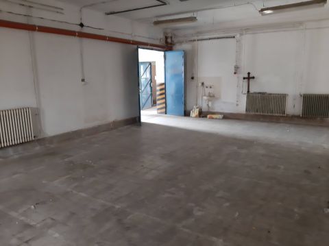 Kiadó Ipari 5100 Jászberény , Vasútállomás környéke.